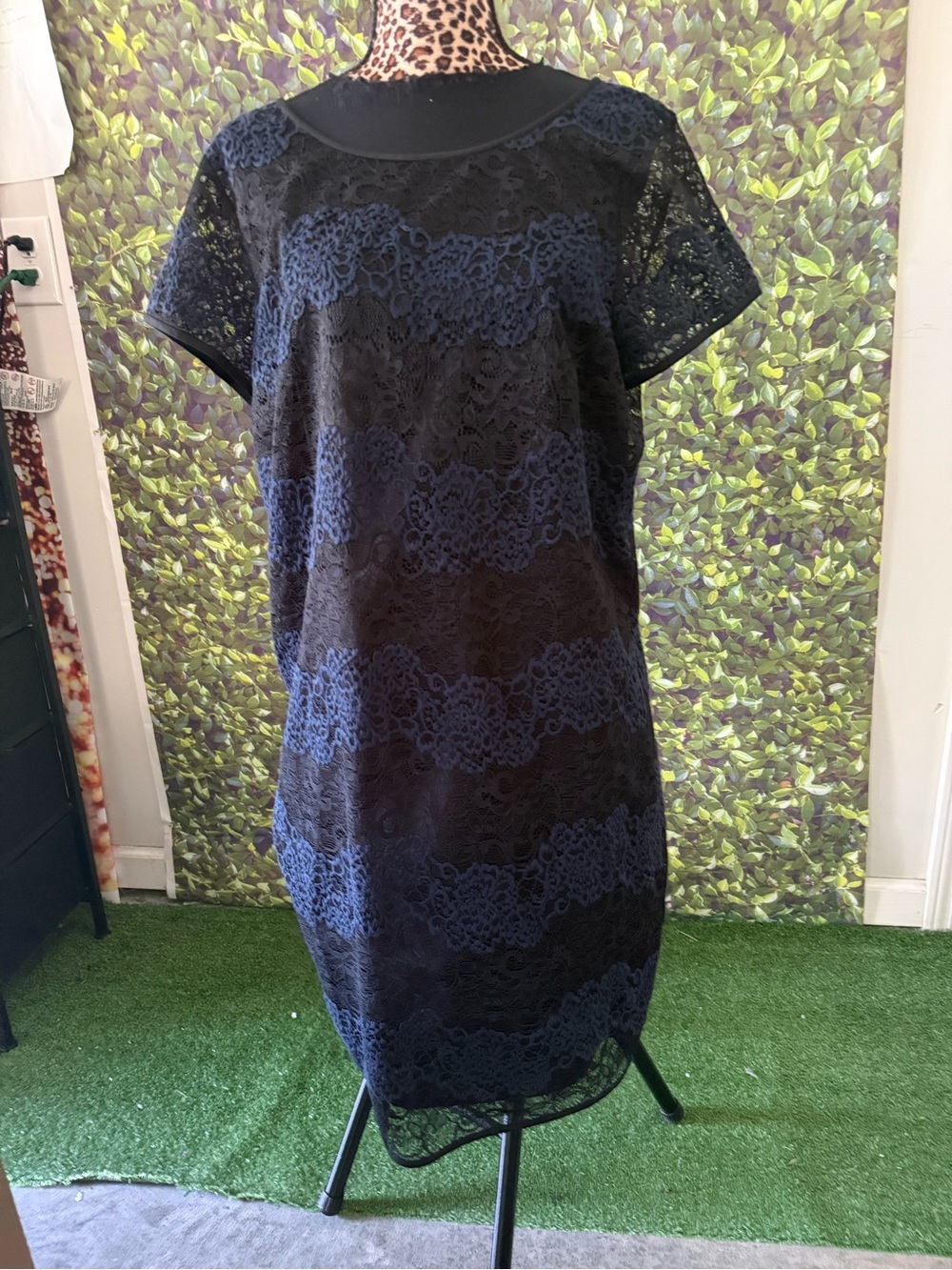 Lace Overlay Shift Dress - Black & Navy p32
